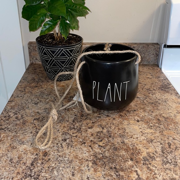Rae Dunn Plant Black Hanging Plant pot - Picture 1 of 2